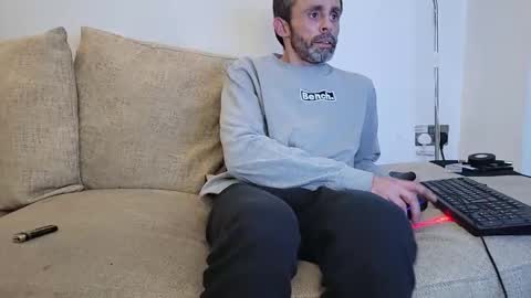 begbestuk online show from October 21, 4:04 am