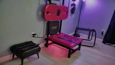 BellaKeyKeeper online show from May 25, 4:24 pm