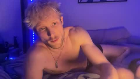 bendoverxo online show from February 16, 8:01 am