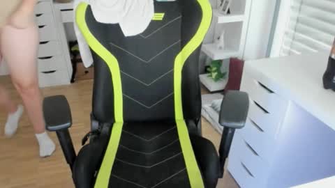 Snapshot of benjamin440 chatting on September 21, 8:25 am benjamin440 online show from September 21, 8:25 am