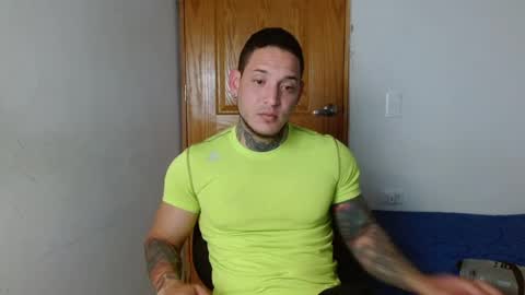 Snapshot of benjamin_isaac chatting on December 19, 12:45 am benjamin_isaac online show from December 19, 12:45 am