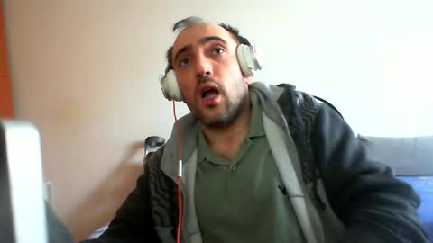 Snapshot of bentish chatting on February 6, 10:37 am bentish online show from February 6, 10:37 am