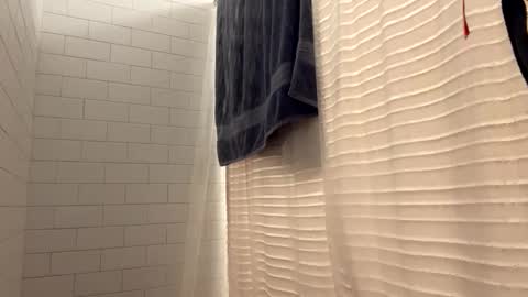 berriess_ online show from April 22, 11:48 am