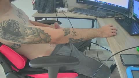 Snapshot of bigdick2131991 chatting on January 9, 3:01 pm bigdick2131991 online show from January 9, 3:01 pm