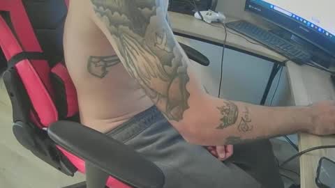 Snapshot of bigdick2131991 chatting on January 8, 7:56 pm bigdick2131991 online show from January 8, 7:56 pm