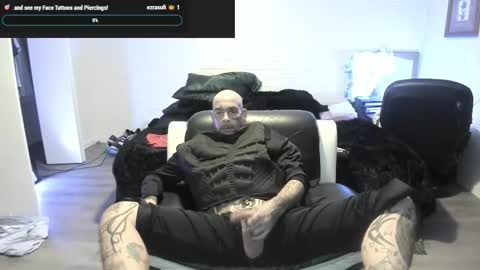 Snapshot of bigdickpiercedtattoos chatting on October 15, 6:10 am bigdickpiercedtattoos online show from October 15, 6:10 am
