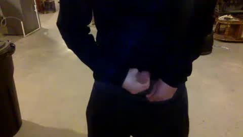 Snapshot of bigdickshowoff9877 chatting on March 10, 4:17 am Bigdickshowoff9877 online show from March 10, 4:17 am