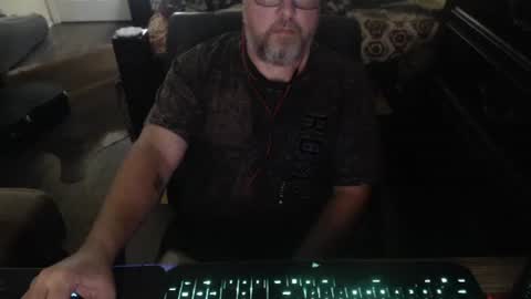 bighugmugg online show from October 6, 12:15 am