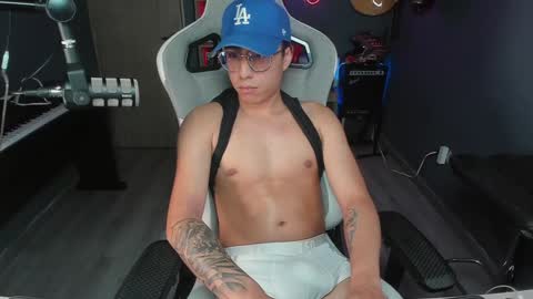 Snapshot of bigxboy96 chatting on December 20, 2:52 am bigxboy96 online show from December 20, 2:52 am