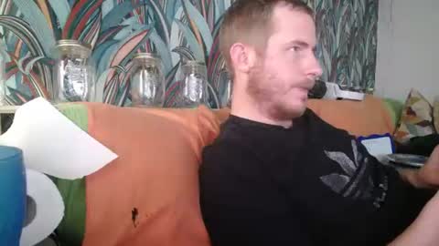 Snapshot of bizoukey15 chatting on October 15, 1:57 am bizoukey15 online show from October 15, 1:57 am