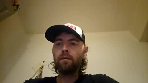 blackvswhite2022 online show from November 21, 2:43 am