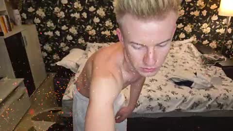 blond_boy69 online show from June 14, 6:54 pm