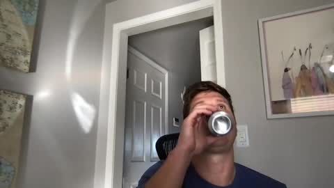 bobbylightfoot3 online show from December 6, 9:35 pm