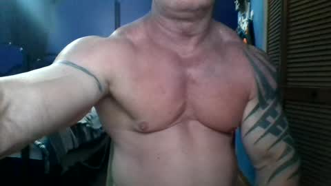 bodybuilder_250 online show from July 19, 2:28 am