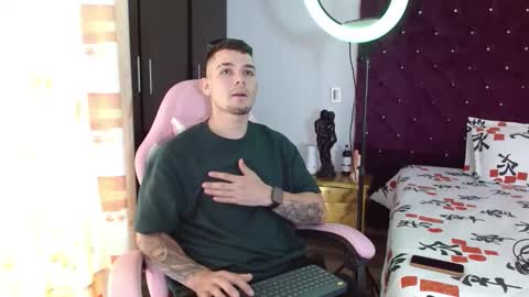 booyhott_ online show from November 10, 7:08 pm