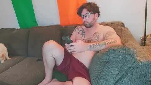 boredandirish21 online show from November 23, 6:19 pm