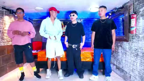 THOMAS AND DAMIAND online show from September 8, 4:17 pm