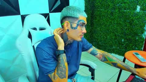 boy_tatto77 online show from January 16, 6:43 pm