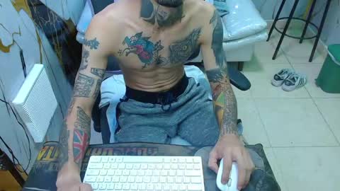 boy_tatto777 online show from May 6, 1:01 pm
