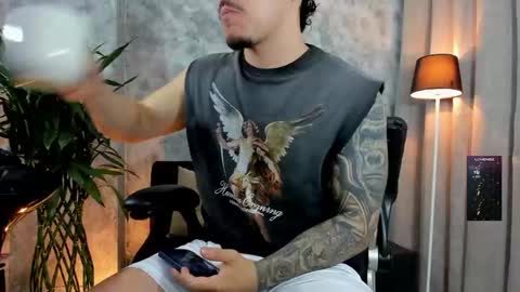 boyc02_ online show from December 5, 4:14 pm