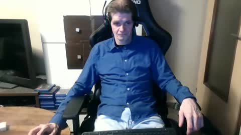 Snapshot of bponie1 chatting on December 24, 11:00 pm bponie1 online show from December 24, 11:00 pm