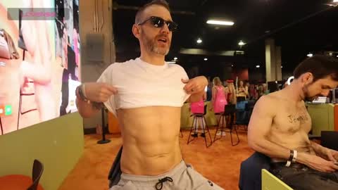 BradBronton online show from April 12, 6:20 pm