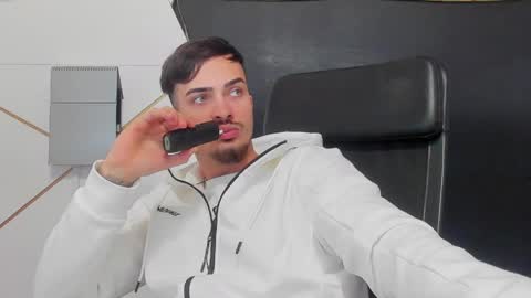 BrandonTateX online show from April 1, 8:05 am