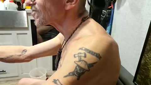 Steve... aka SkinnieDippin aka TimberTramp online show from November 4, 6:14 am