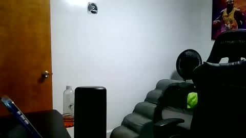 buffsexyman24 online show from April 1, 12:01 am