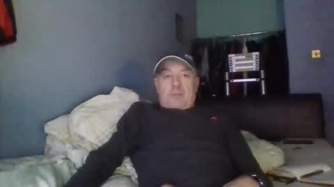 burnleyguy1977 online show from April 5, 1:35 am