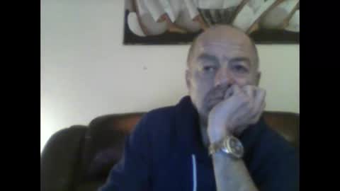 burnleyguy1977 online show from January 18, 2:46 am