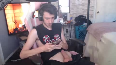 Snapshot of calvin_tanner chatting on December 11, 8:27 pm calvin_tanner online show from December 11, 8:27 pm