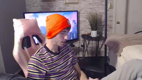 Snapshot of calvin_tanner chatting on December 27, 4:04 am calvin_tanner online show from December 27, 4:04 am