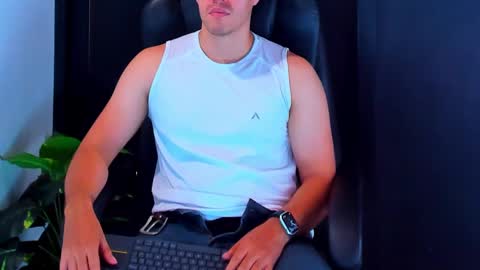 camara110 online show from December 27, 1:53 am