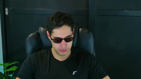 camara110 online show from February 16, 6:43 pm