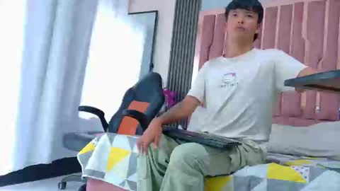 Snapshot of camilowhites chatting on October 25, 8:43 pm CamilowhiteS online show from October 25, 8:43 pm