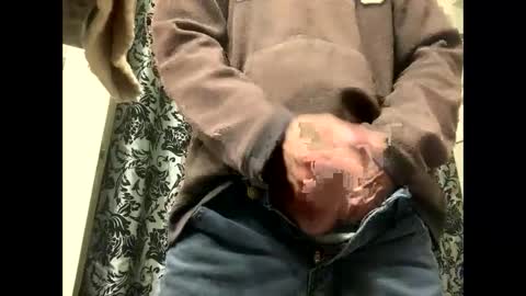 Snapshot of canadianwoody chatting on December 12, 11:47 pm canadianwoody online show from December 12, 11:47 pm