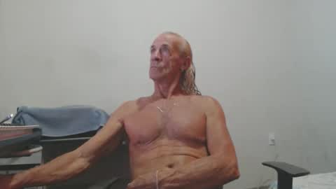 carlos online show from April 17, 8:22 pm