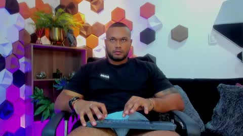   online show from May 7, 8:09 pm