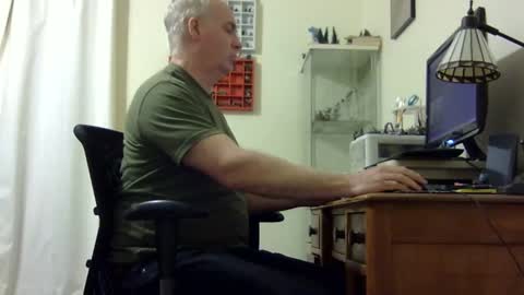 chris2002b online show from January 8, 5:27 am