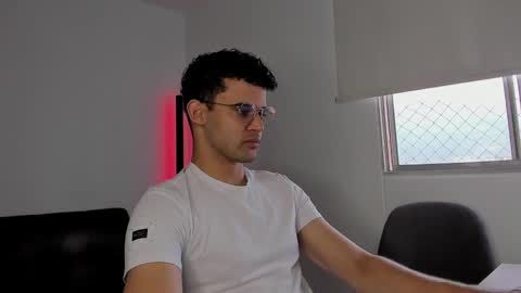 Im Chirs IM MODEL INDEPENDT online show from September 30, 9:29 pm