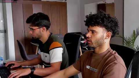 Im Chirs IM MODEL INDEPENDT online show from February 24, 4:47 pm