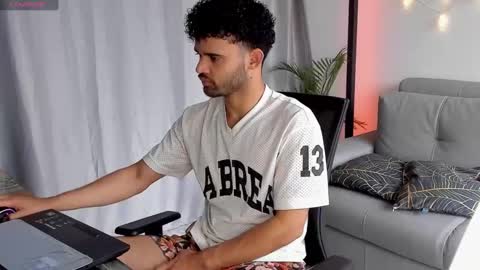 Im Chirs IM MODEL INDEPENDT online show from February 26, 2:14 pm