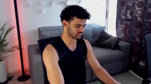 Im Chirs IM MODEL INDEPENDT online show from March 10, 1:54 pm