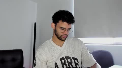 Im Chirs IM MODEL INDEPENDT online show from October 16, 2:47 pm