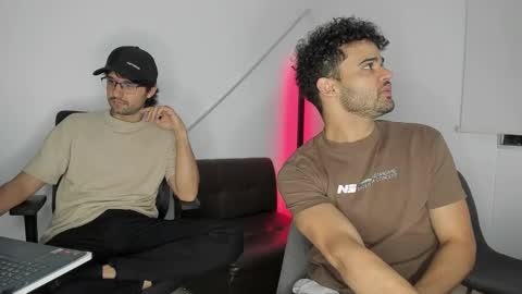 Im Chirs IM MODEL INDEPENDT online show from October 9, 1:32 am