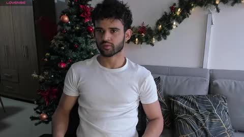 Im Chirs IM MODEL INDEPENDT online show from December 11, 4:05 pm