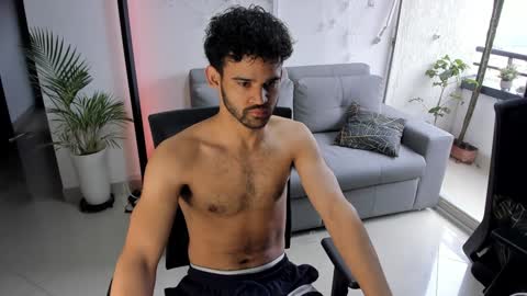 Im Chirs IM MODEL INDEPENDT online show from February 6, 3:31 pm