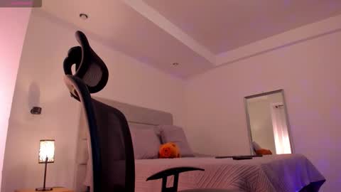 chrismorgan24 online show from December 5, 2:07 am