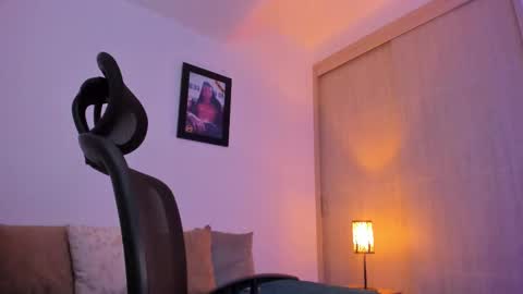 chrismorgan24 online show from March 8, 10:56 pm